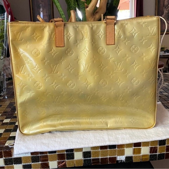 Louis Vuitton Vernis Large Luco Tote - Picture 4 of 15